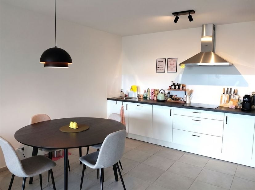 Demandez votre visite sur info@optimusvastgoed.be !<br />
À LOUER : Appartement récent d'une chambre à Beverlo !<br />
Cet appartement contemporain