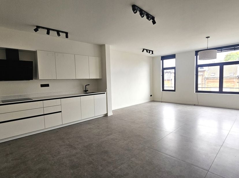 TE HUUR – Energiezuinig nieuwbouwappartement met terras en autostaanplaats in Hoboken<br />
In Hoboken bevindt zich dit moderne en energiezuinige appa
