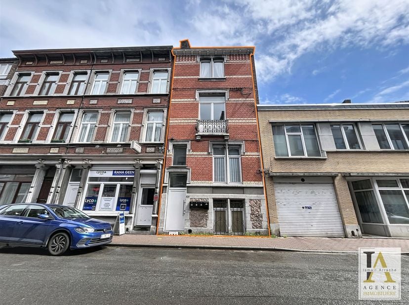 Ontdek deze geweldige investeringskans in de wijk Kinkempois, met een complex van 4 beleggingsunits.  Gelegen in een rustige omgeving dicht bij voorzi