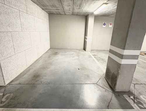                                         Kelder garage te huur in Schaarbeek, € 120

