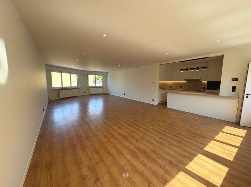 SINT-AMANDSBRG - Vous êtes à la recherche d'un appartement duplex spacieux avec une grande terrasse ?<br />
Ce bien est fait pour vous.<br />
Les cara