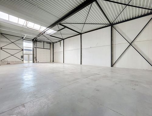                                         Bedrijfsgebouw te huur in Achêne, € 1.400

