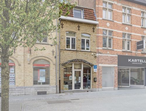                                         Bien commercial à louer à Ieper, € 1.500
