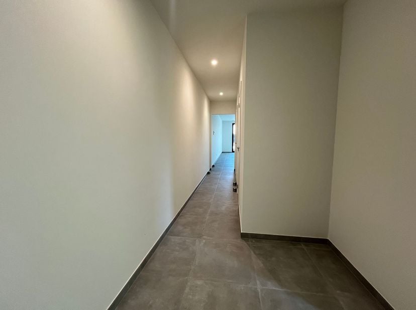 Magnifique appartement neuf et économe en énergie, comprenant 1 chambre, un jardin et une place de parking<br />
<br />
Situation : Idéalement situé a