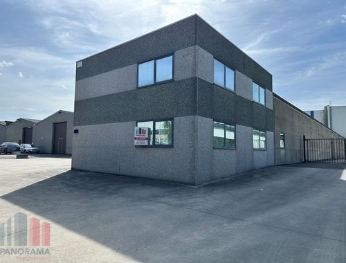                                         Kantoor te huur in Moeskroen, € 800
