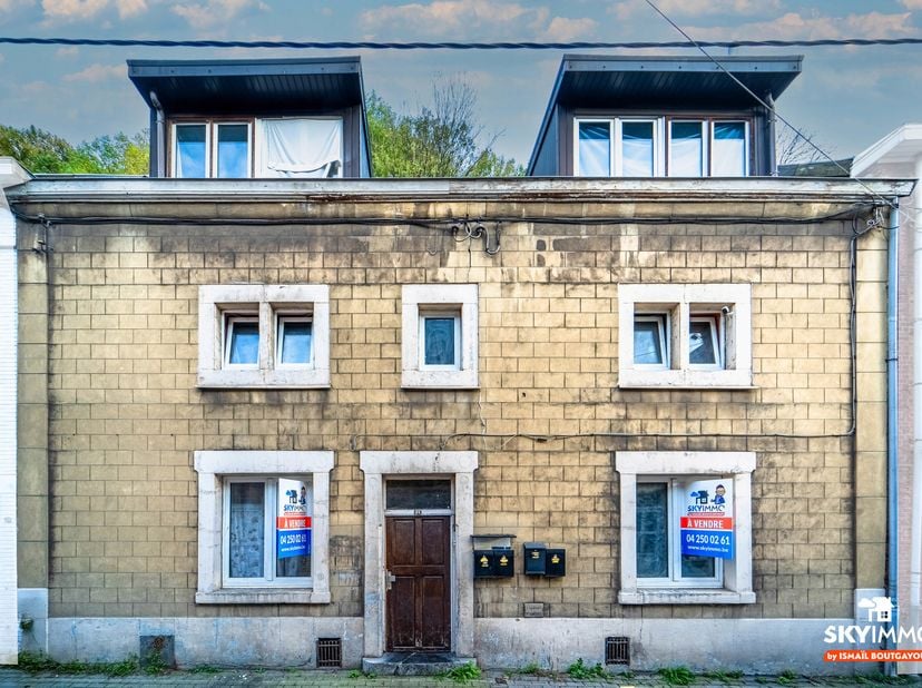 L'agence SKYIMMO a le plaisir de vous présenter Maison situé dans un quartier calme de Cheratte, disposant d'un bois de  7000m2. Ce bien comprend  act
