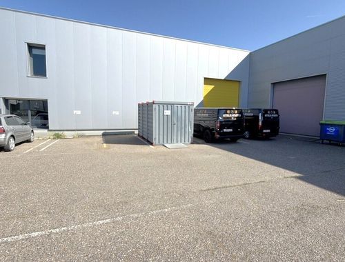                                         Bedrijfsgebouw te huur in Antwerpen, € 3.825
