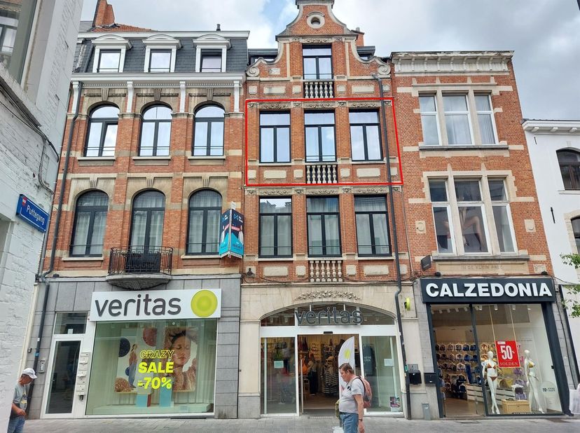 Modern en ruim studentenkot op een toplocatie nabij KU Leuven en verschillende hogescholen. <br />
Het kot beschikt over een eigen keuken en badkamer
