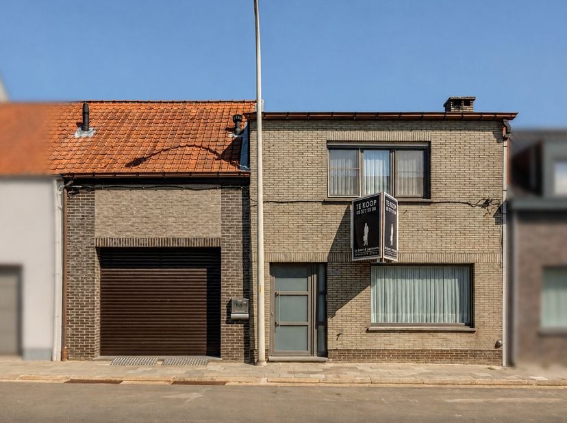 Op een rustige locatie en toch vlak bij het bruisende centrum van het pittoreske Kieldrecht bevindt zich deze bijzonder ruime gezinswoning met vier sl