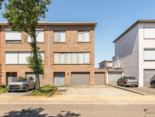                                         Bel-étage à vendre à Hoevenen, € 420.000
