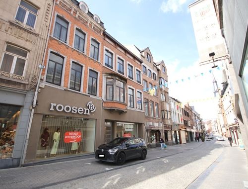                                         Bien commercial à louer à Sint-Truiden, € 3.000
