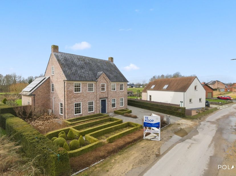 BEZOEKDAG 14/03/2026  Inschrijven via www.polares.eu<br />
In een rustige, groene omgeving in Kampenhout bevindt zich deze uitzonderlijke villa in aut