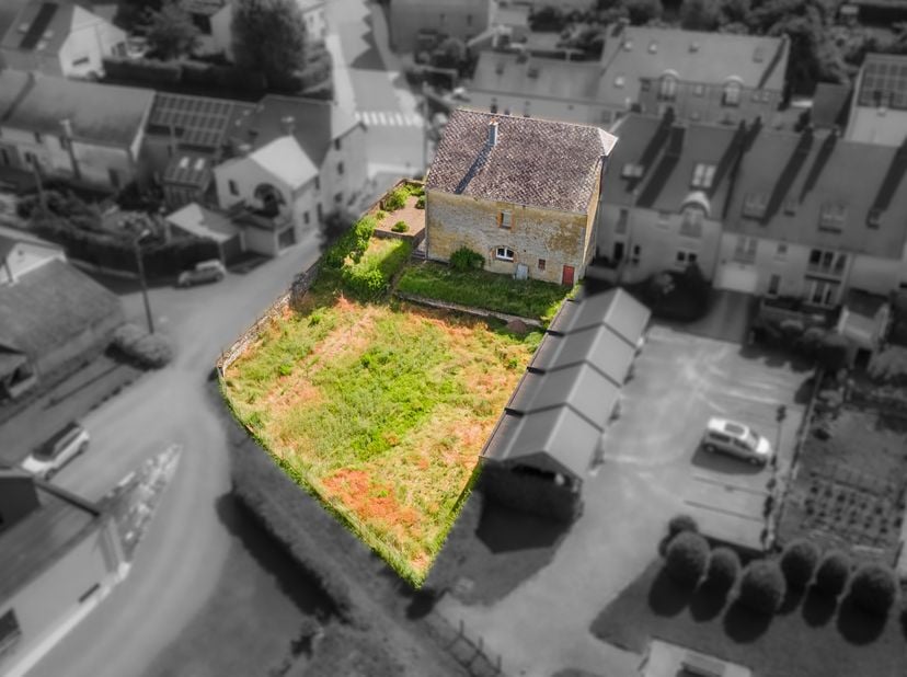 Julietimmo a le plaisir de vous présenter cette maison de caractère située dans le paisible village de Buvange, commune de Messancy. Idéalement située