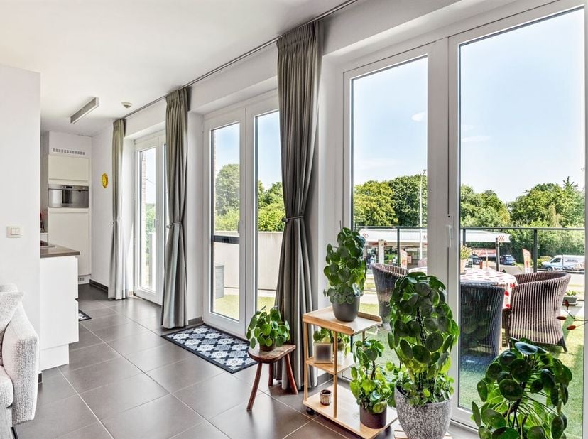Ideale investering: ruime assistentiewoning met 2 slaapkamers, zonnig terras en autostaanplaats in residentie "Drie Beuken" te Kontich<br />
Bent u op