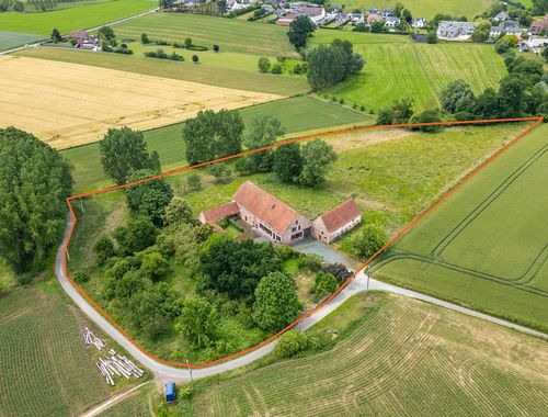                                        Hoeve te koop in Vollezele, € 895.000
