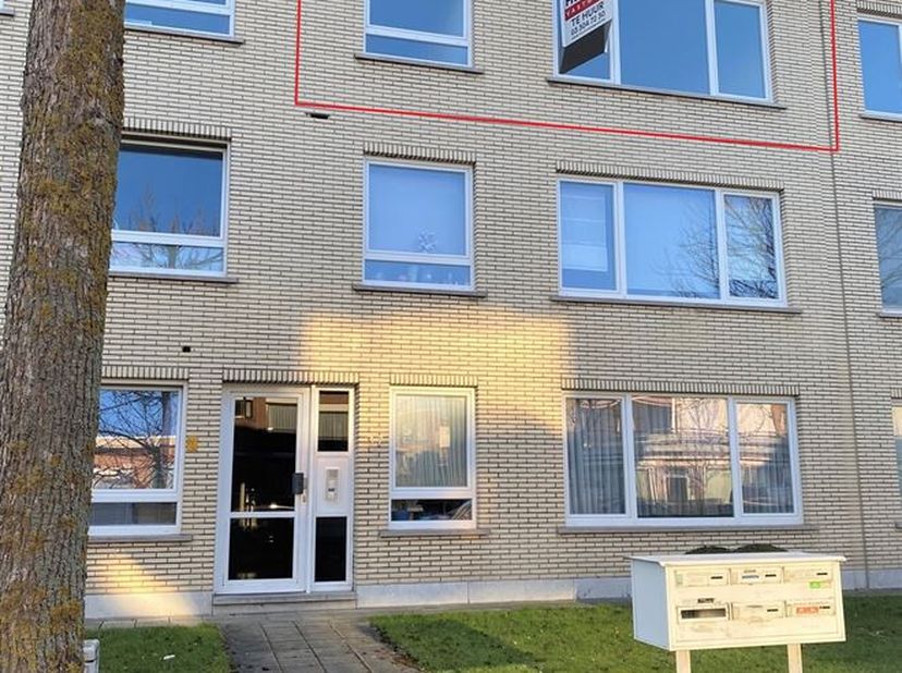 Prachtig appartement met 2 slaapkamers, terras en garage in Edegem<br />
Op een rustige maar centrale locatie in Edegem bevindt zich dit appartement o