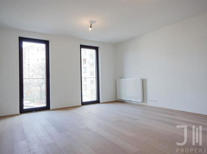 Situé à deux pas des Halles Saint-Géry, dans un quartier vivant, magnifique appartement 1 chambre situé dans un immeuble récent.<br />
L'appartement s