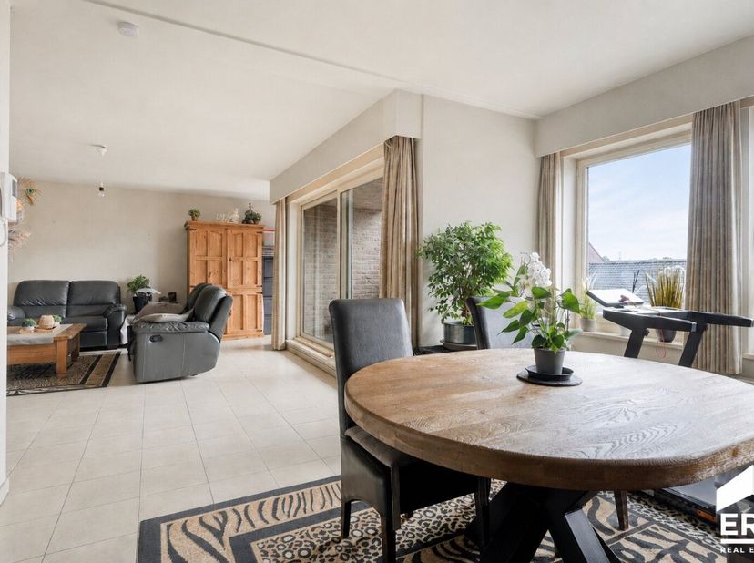 Bent u op zoek naar een instapklaar appartement op een centrale locatie voor uzelf of als investering? Dan is dit ruim, energiezuinig en uitstekend on