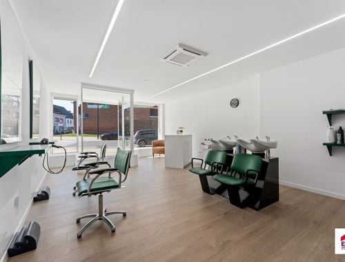                                         Bien commercial à vendre à Oostrozebeke, € 129.000
