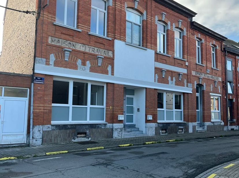 Pour tout complément d'informations ou pour programmer une visite : agence@bureauimmobiliermontois.be - 0479641273<br />
<br />
Libre à partir du 01/0