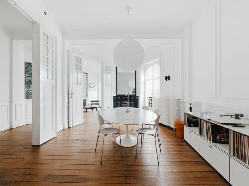Ontdek dit prachtige appartement van 205 m² in het bruisende Saint-Gilles, België. De woning combineert authentieke charme met moderne afwerking en bi
