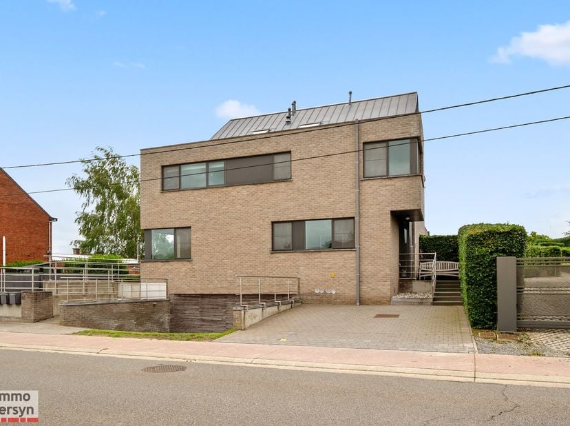 <br />
<br />
Zoek je een unieke en veelzijdige vastgoedopportuniteit in Bekkevoort?<br />
Dit uitzonderlijke complex aan de Oude Leuvensebaan 86A+86B