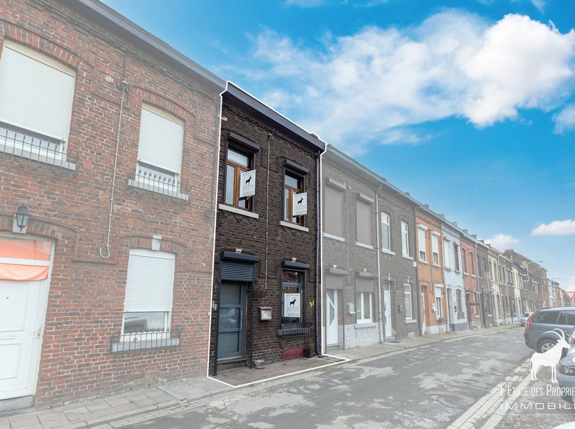 Referentie Agentschap: V6031-1763<br />
VIRTUELE RONDLEIDING: https://immo360.immo-facile.com/vtour/fr/ljhjf2<br />
Ontdek dit prachtige huis gelegen