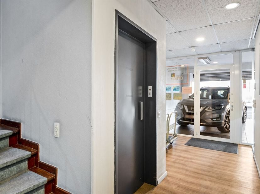 Unieke opportuniteit te koop!<br />
<br />
Ligging: <br />
<br />
We vinden dit gebouw met enorm veel potentieel op een absolute toplocatie te Ant
