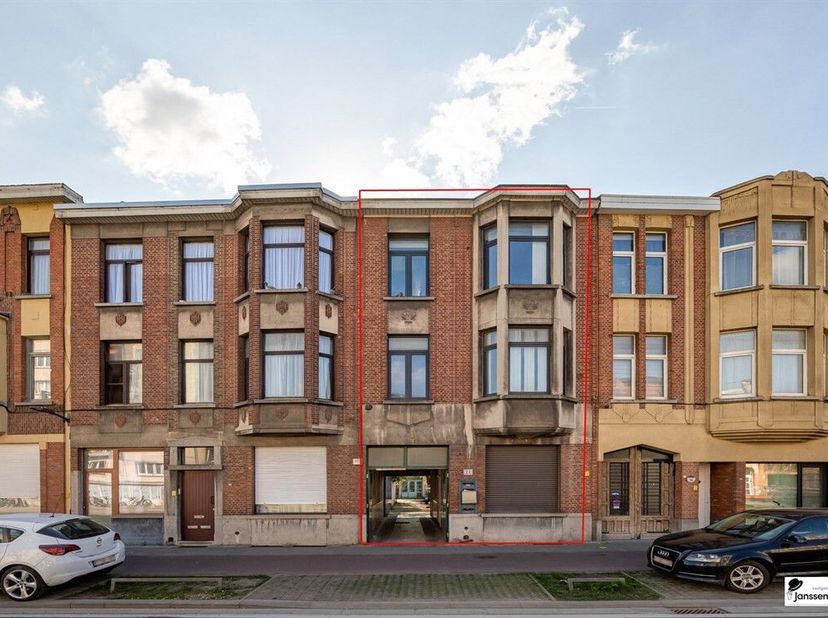 A vendre : Propriété à revenus dans un emplacement central à Merksem !<br />
Cette propriété polyvalente et bien située à Merksem offre de nombreuses