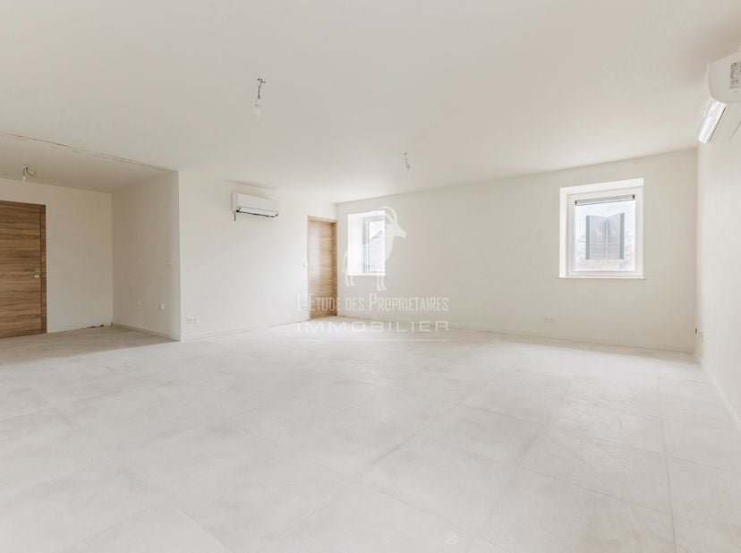Referentie agentschap: V7130-007<br />
Virtuele rondleiding: https://immo360.immo-facile.com/vtour/fr/i8tn52<br />
Ontdek dit prachtige appartement ge
