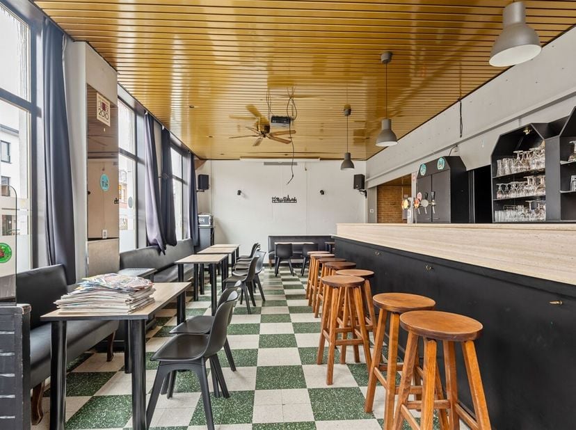 Bien professionnel à vendre
                    à 9200 Sint-Gillis-Bij-Dendermonde