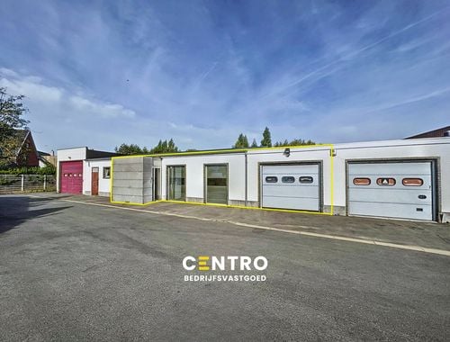                                         Entrepôt avec bureau à louer à Roeselare, € 625
