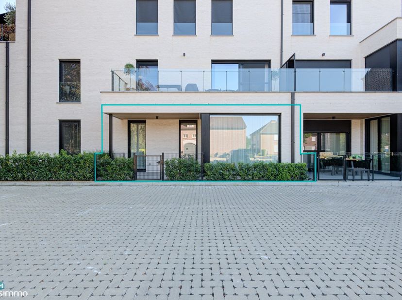 RECENT INSTAPKLAAR GELIJKVLOERS APPARTEMENT MET AIRCO, ZONNEPANELEN EN PARKEERPLAATS NABIJ HET CENTRUM VAN BILZEN<br />
<br />
Dit instapklare gelijkv