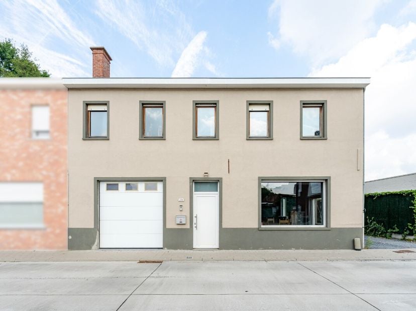 [[ DIT PAND NEEMT DEEL AAN DE ERA OPEN HUIZEN DAG OP 19/9 VAN 14:30 TOT 15:30 ]]Bent u op zoek naar een ruime woning in Waregem met tal van mogelijkhe