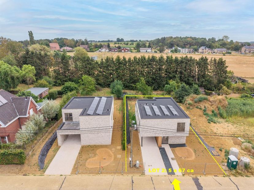 Instapklare en energiezuinige nieuwbouwwoning op een perceel van 567 m², met 4 slaapkamers, 2 badkamers, dressing en carport.<br />
<br />
Op het geli