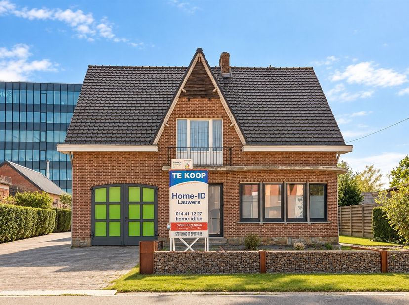 Huis te koop in Larumseweg 80,
                    2440 Geel