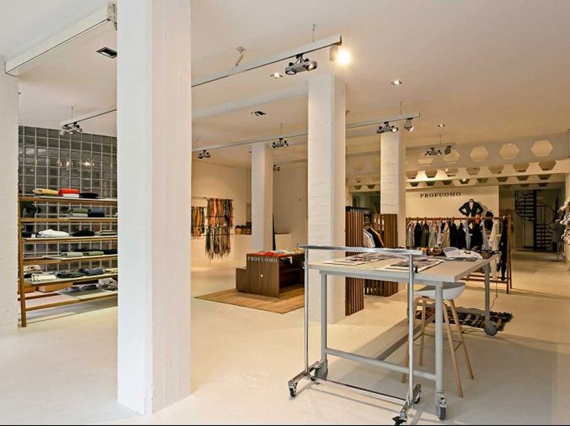 Immeuble Mixte Anvers (Eilandje) : Bureaux à partir de 49 m² avec Options d’Archives/Commerce dans un Entrepôt Rénové. 1 km de la Grand-Place, 2 km de