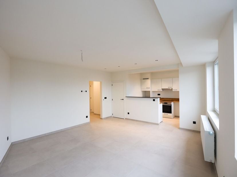 ENERGIEZUINIG APPARTEMENT MET 2 SLAAPKAMERS EN TERRAS – RUSTIGE STRAAT – VEEL LICHTINVAL – NABIJ STATION EN CENTRUM TONGEREN<br />
Dit instapklare app