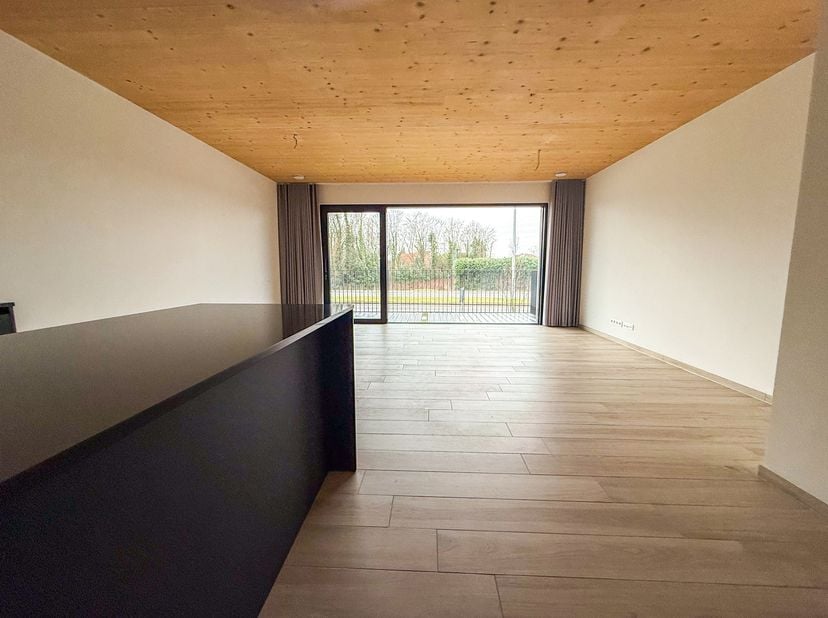 Lichtrijk 2-slaapkamer appartement met terras, berging en ondergrondse parking!<br />
<br />
Dit lichtrijk appartement bevindt zich op de eerste verdi