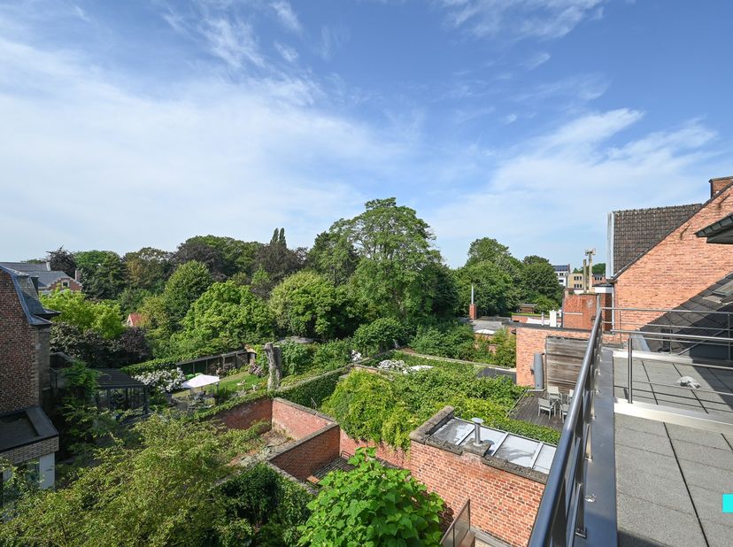Deze unieke penthouse bevindt zich op de derde verdieping van residentie Retorica en is het enige appartement op deze verdieping, wat zorgt voor maxim