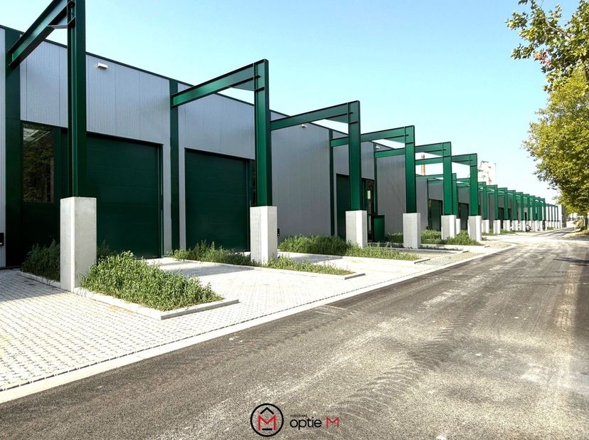 Bien professionnel à vendre
                    à 3500 Hasselt