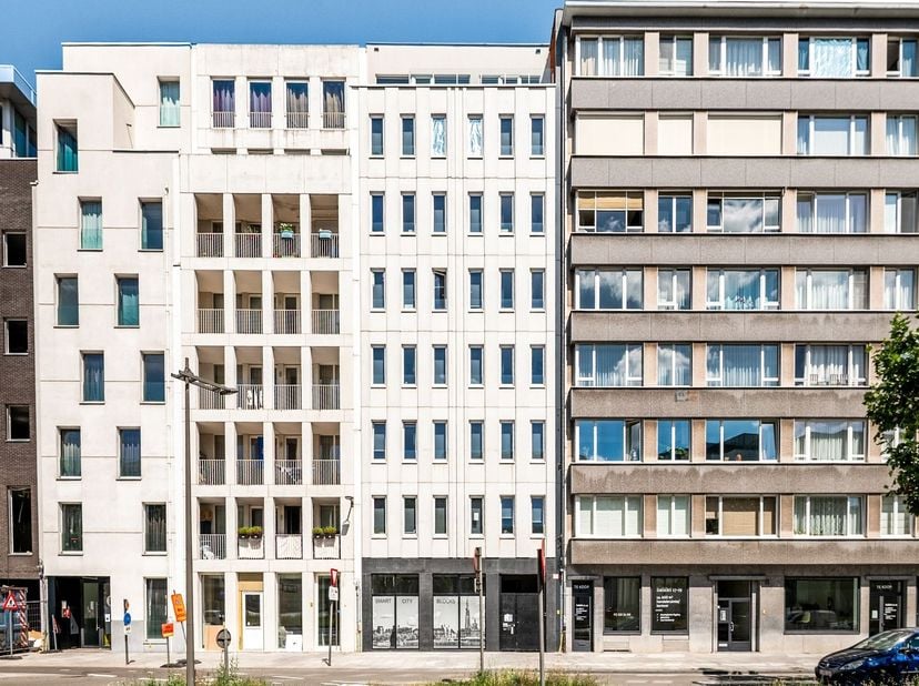 Moderne studentenkamer (18m²) met privé badkamer op toplocatie in hartje Antwerpen<br />
<br />
Ligging:<br />
Deze instapklare studentenkamer bevi