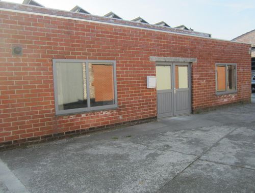                                         Bedrijfsgebouw te huur in Izegem, € 725
