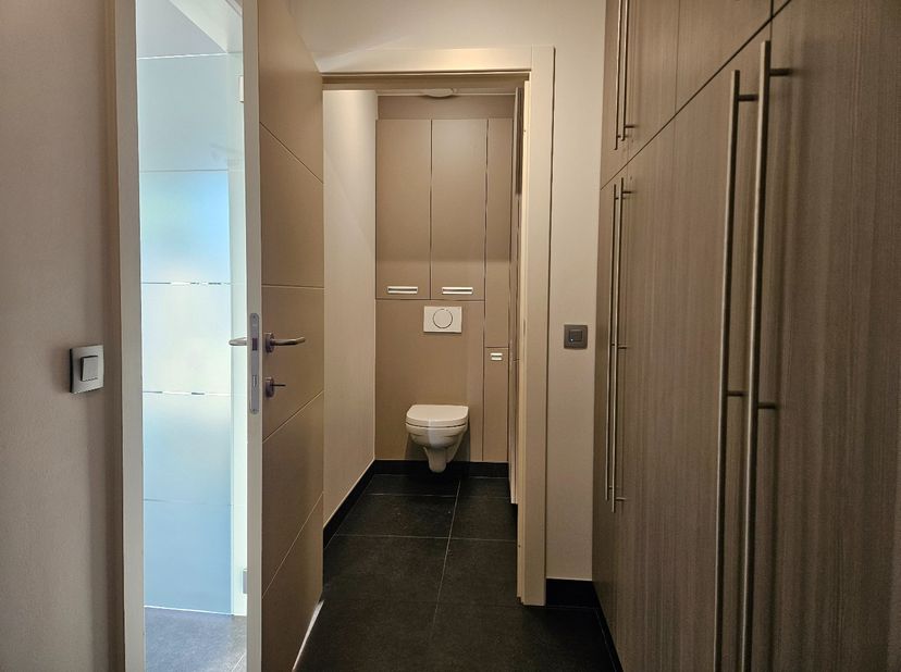 BEZOEK AANVRAGEN ENKEL MOGELIJK VIA VOLGENDE LINK: https://verlinden.mijnhuurprofiel.be/property/1f079ba1-a6b4-45b4-bc6c-df12a1c33fe9<br />
<br />
Dit