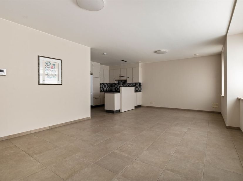 Instapklaar appartement met terras in Centrum Geel<br />
Op zoek naar een comfortabel en lichtrijk appartement op een uitstekende locatie in Geel? Dit