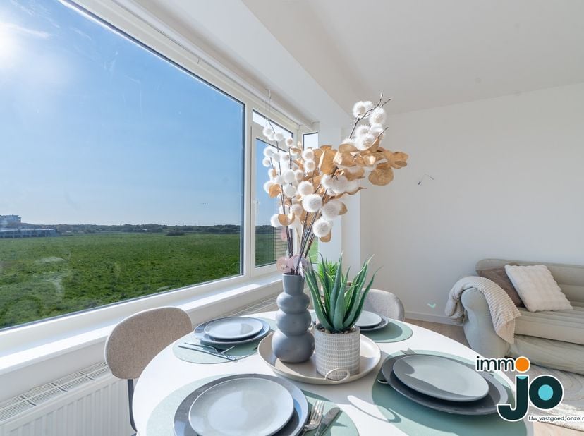 Cet appartement prêt à emménager, à vendre à Mariakerke, une commune de l'agglomération d'Ostende, est idéalement situé à quelques pas de la mer et de