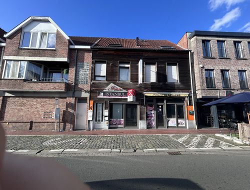                                         Handelspand met woonst te koop in Menen, € 235.000
