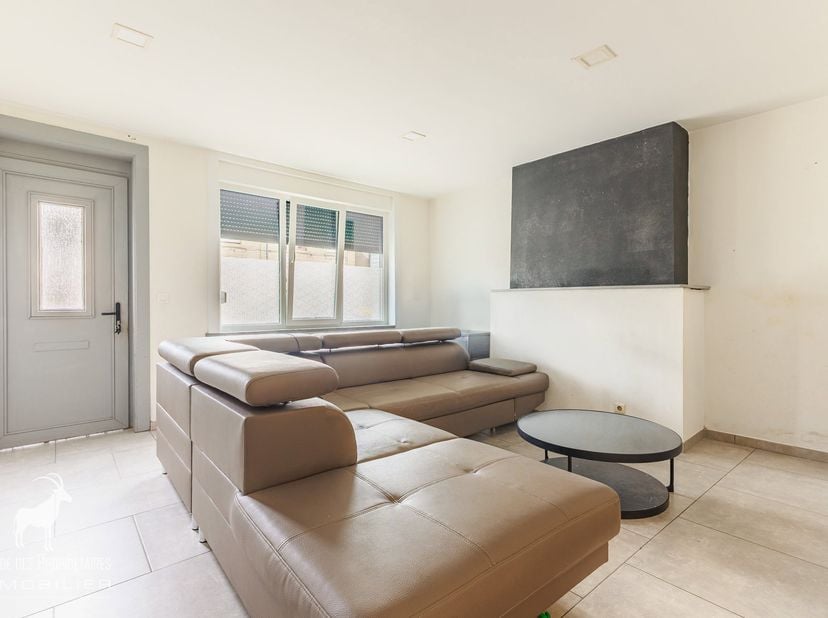 Référence Agence : V7130-042<br />
Visite virtuelle : https://envisite.net/vtour/fr/tzx8kk/frame<br />
Découvrez cette grande maison d'habitation (rep