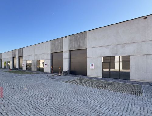                                         Bâtiment d’entreprise à louer à Hekelgem, € 5.400

