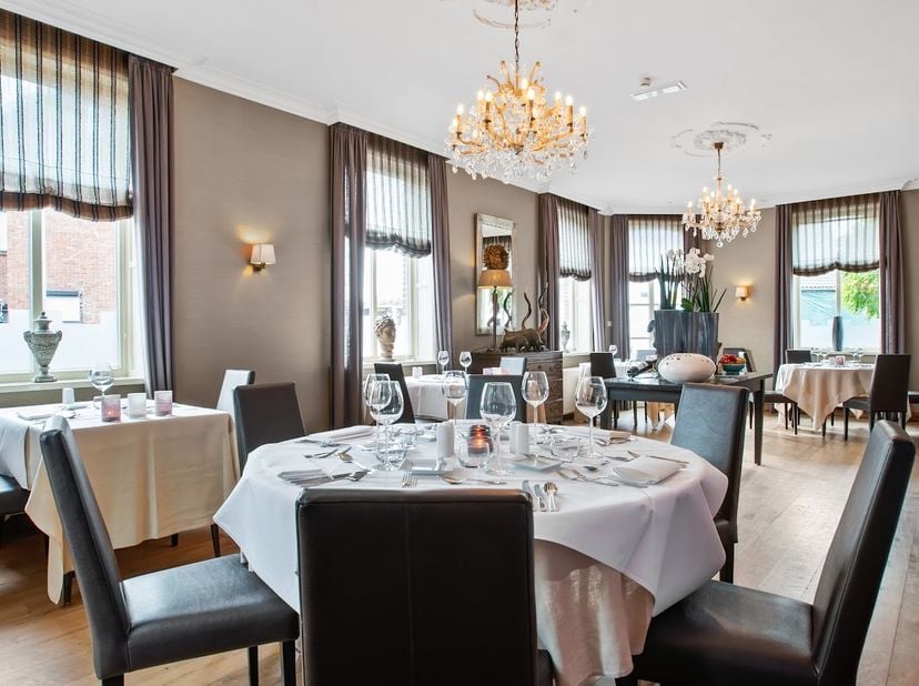 Ce manoir magnifiquement rénové est situé dans le charmant quartier de Mopertingen, à Bilzen. Les centres animés de Bilzen et de Maastricht sont facil